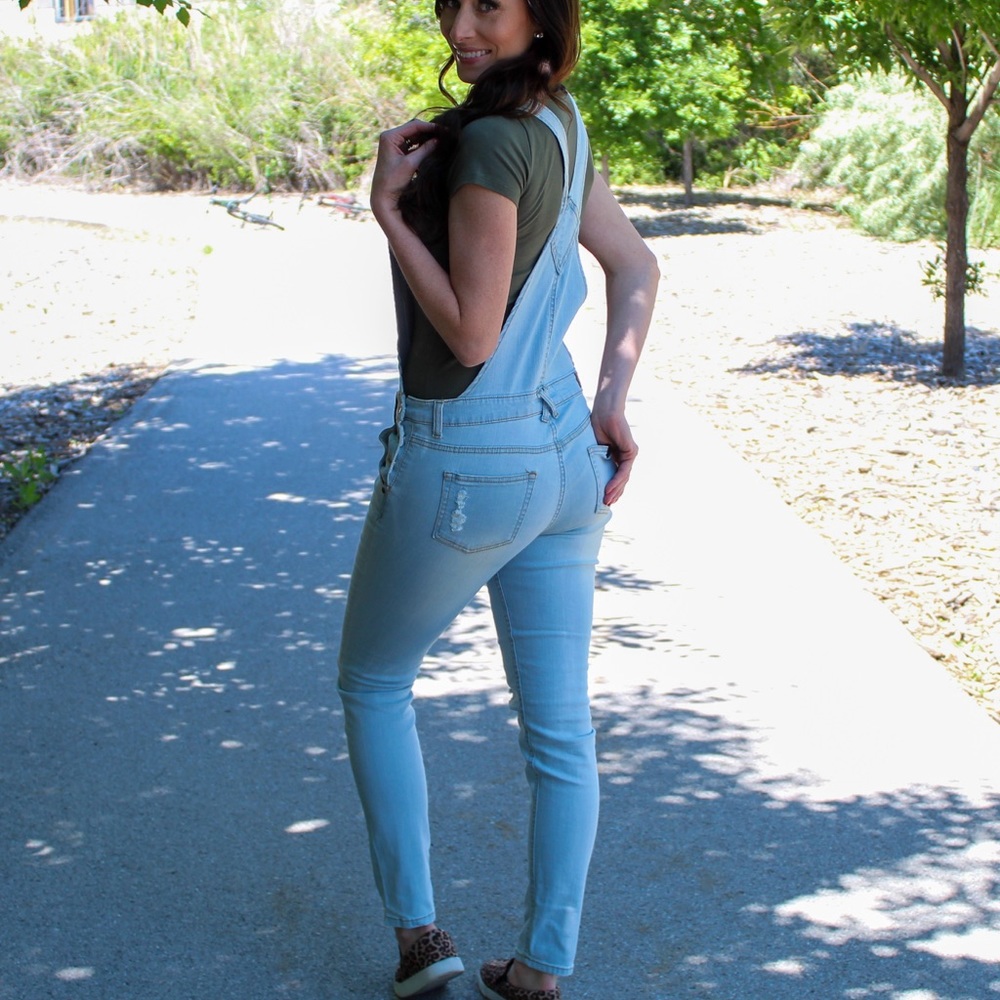 Chloe Overall - Picture 2 of 3
